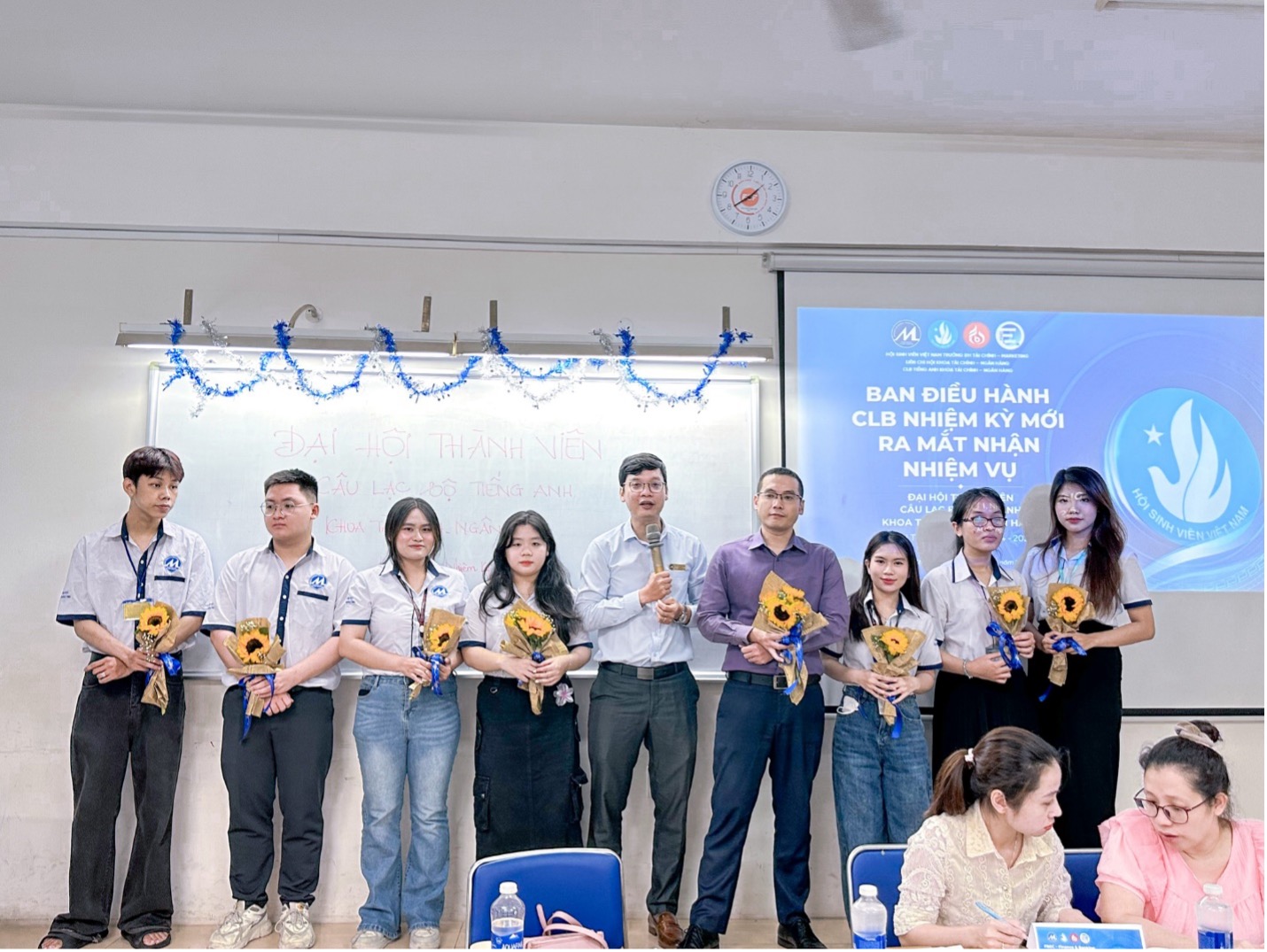 Ban điều hành câu lạc bộ tiếng anh khoa Tài chính – Ngân hàng