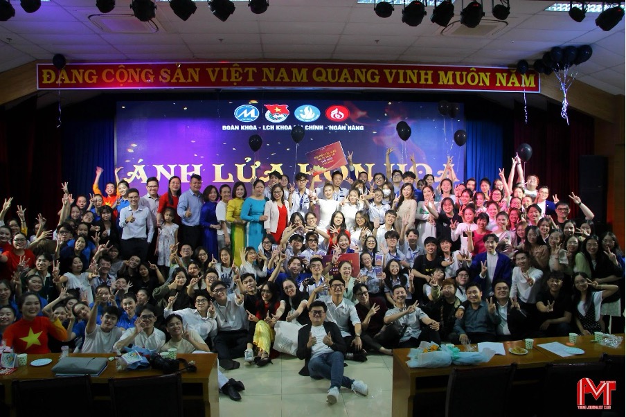 Đoàn khoa - liên chi hội khoa Tài chính-Ngân hàng tổ chức thành công lễ tri ân thầy cô và hội diễn văn nghệ chào mừng 40 năm ngày nhà giáo Việt Nam 20/11